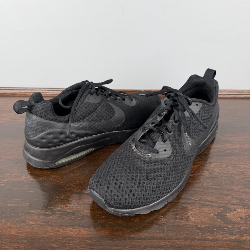 Nike Air Max Motion LW Sneakers Mens Running Athletic Shoes Size 12 Triple Black
